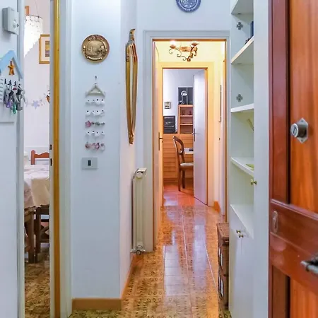 Apartament Near The Beach - Daire Viareggio